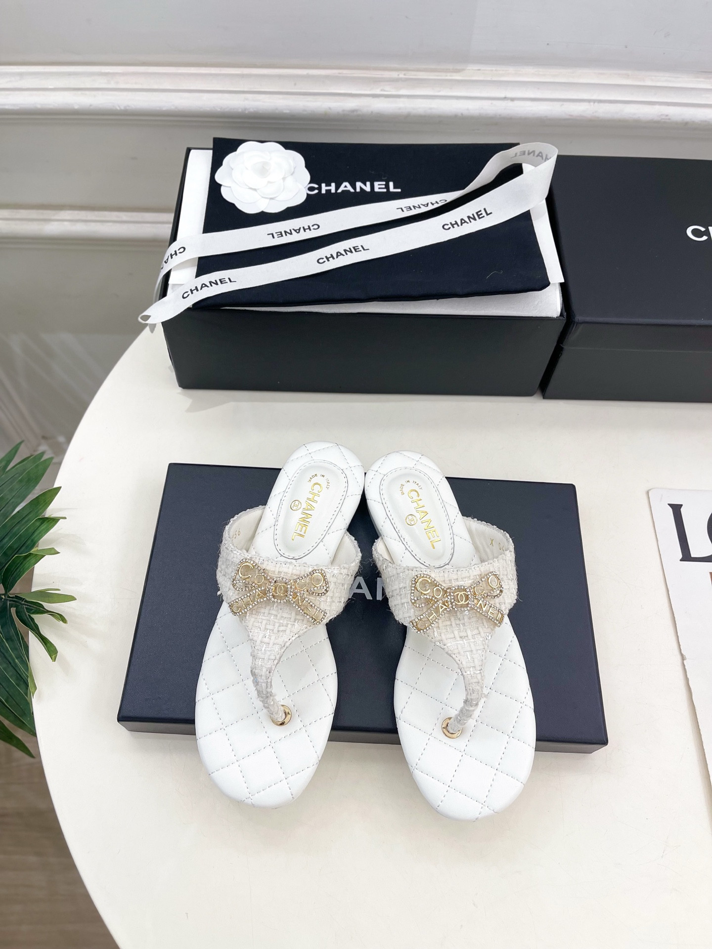 ua Ch*el thongs sandals