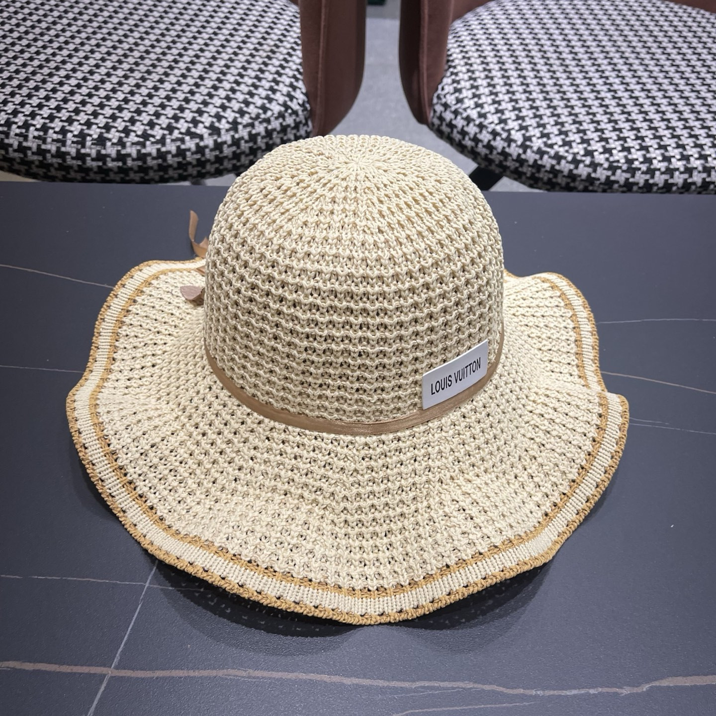 l0*is V*t0n straw hat
