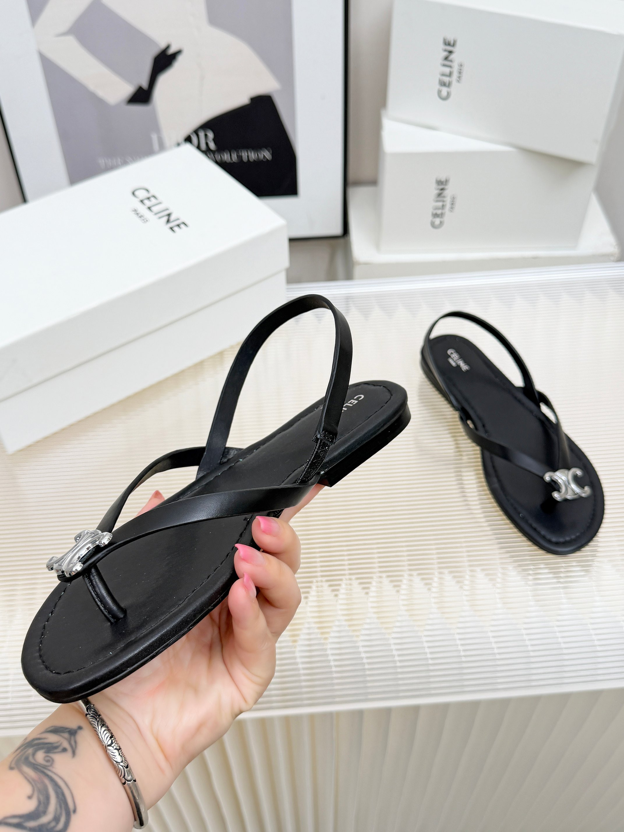 ua Ce**e biki sandal