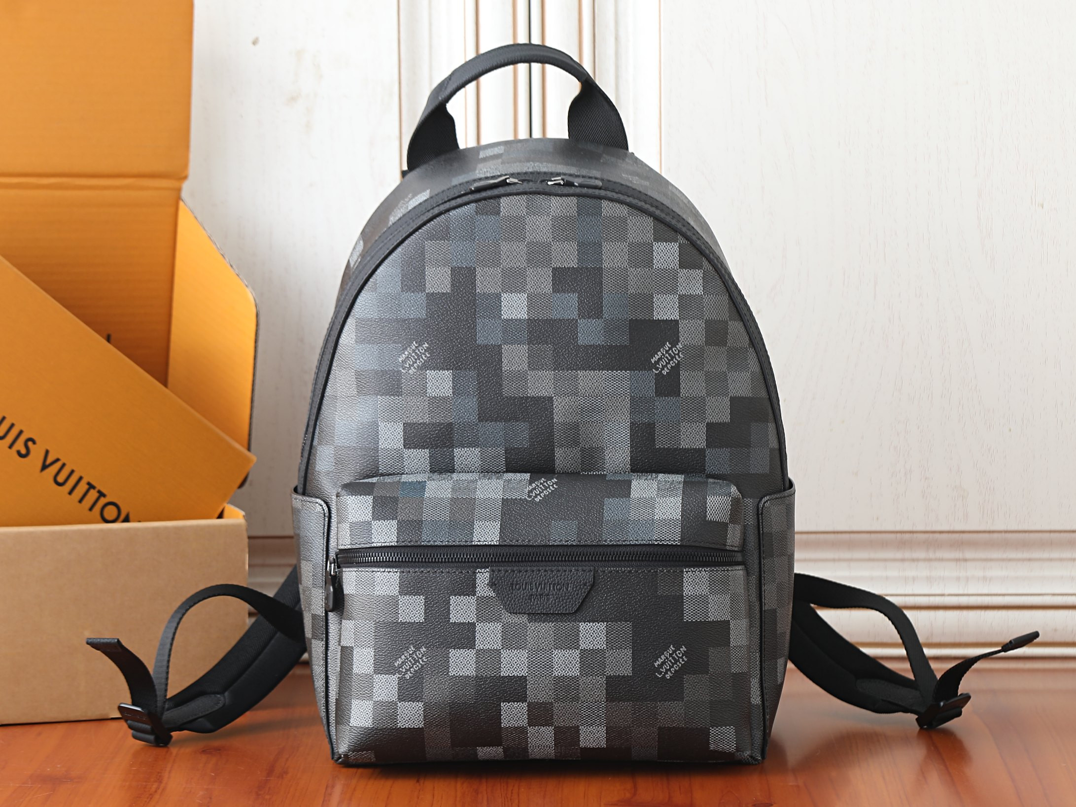 LV Discovery Backpack PM M28789 31x42x17cm