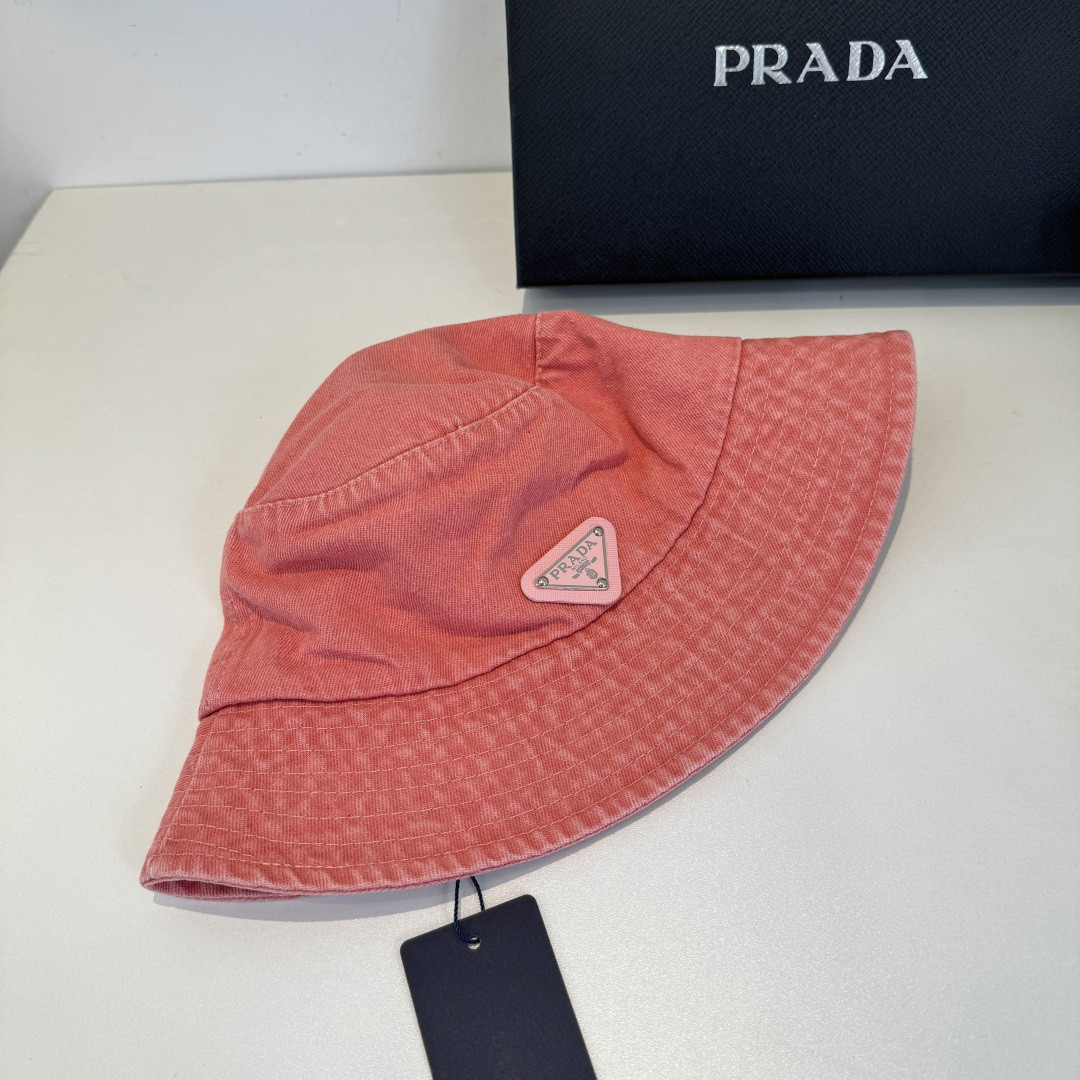 Pra*a bucket hat