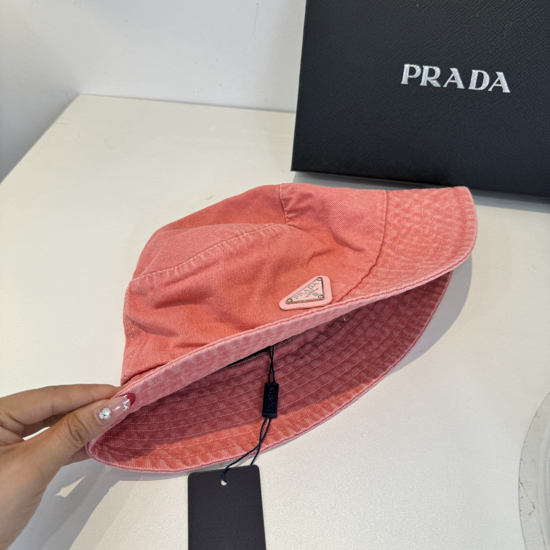 Pra*a bucket hat