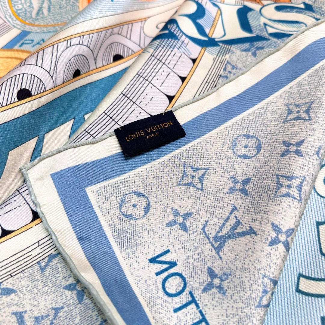LV silk scarf 90x90cm