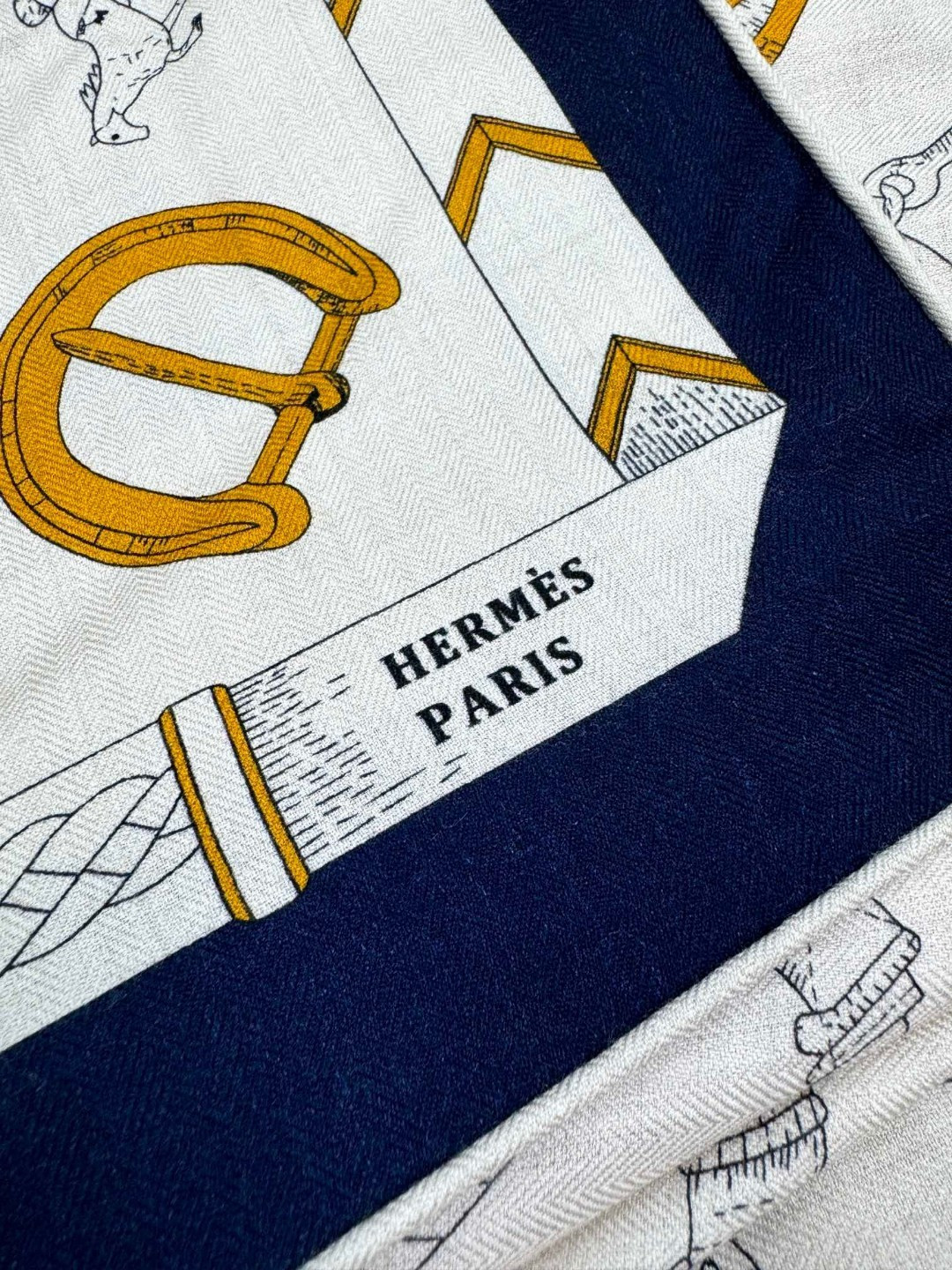 H**mes scarf 135x135cm 70% cashmere 30% silk