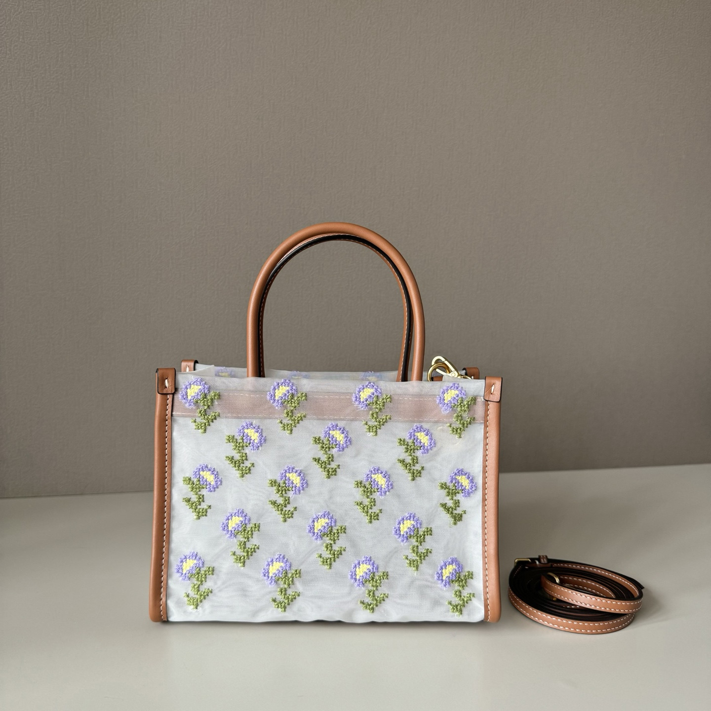 M1v M1v embroidered mesh top-handle bag 14x19.5x9cm