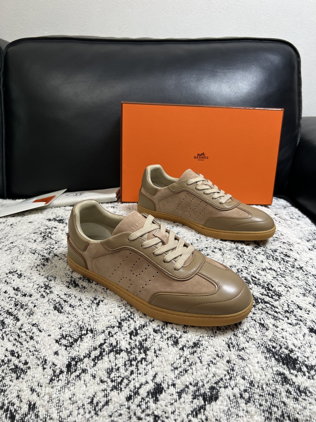 ua H**mes match sneakers