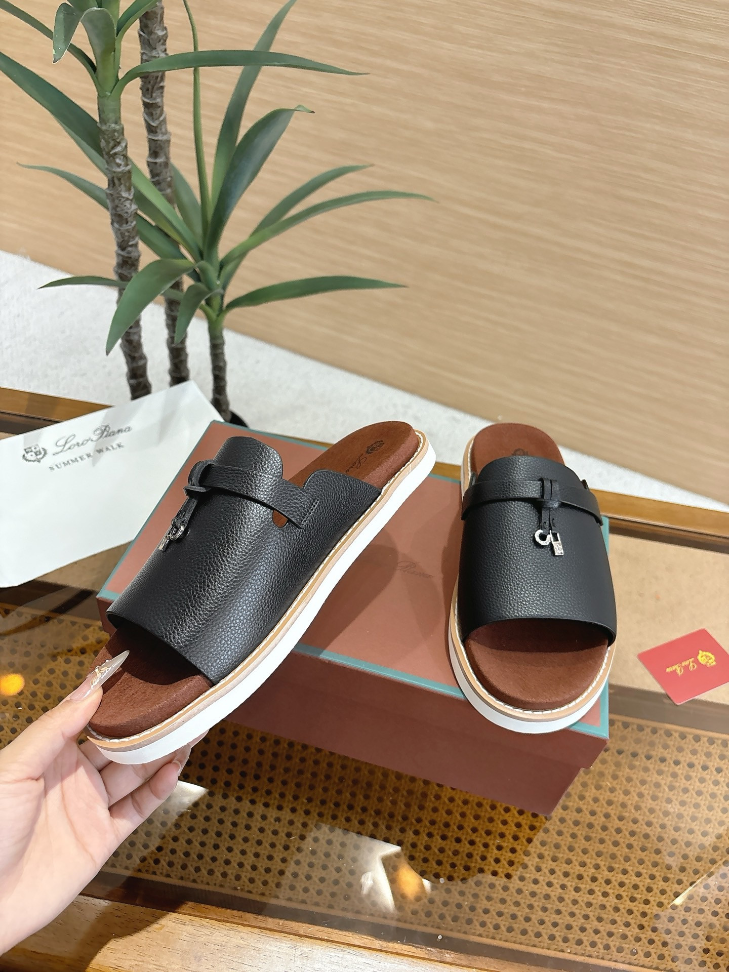 ua L**o p*ana summer walk sandals