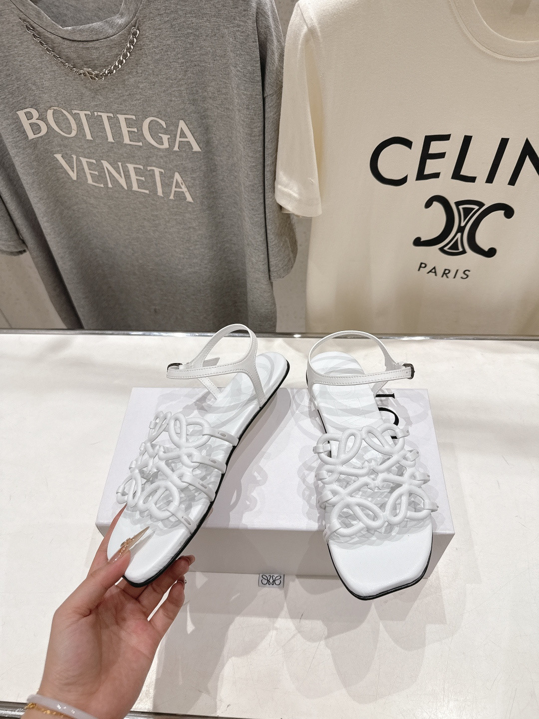 ua L0ew* petal anagram sandal