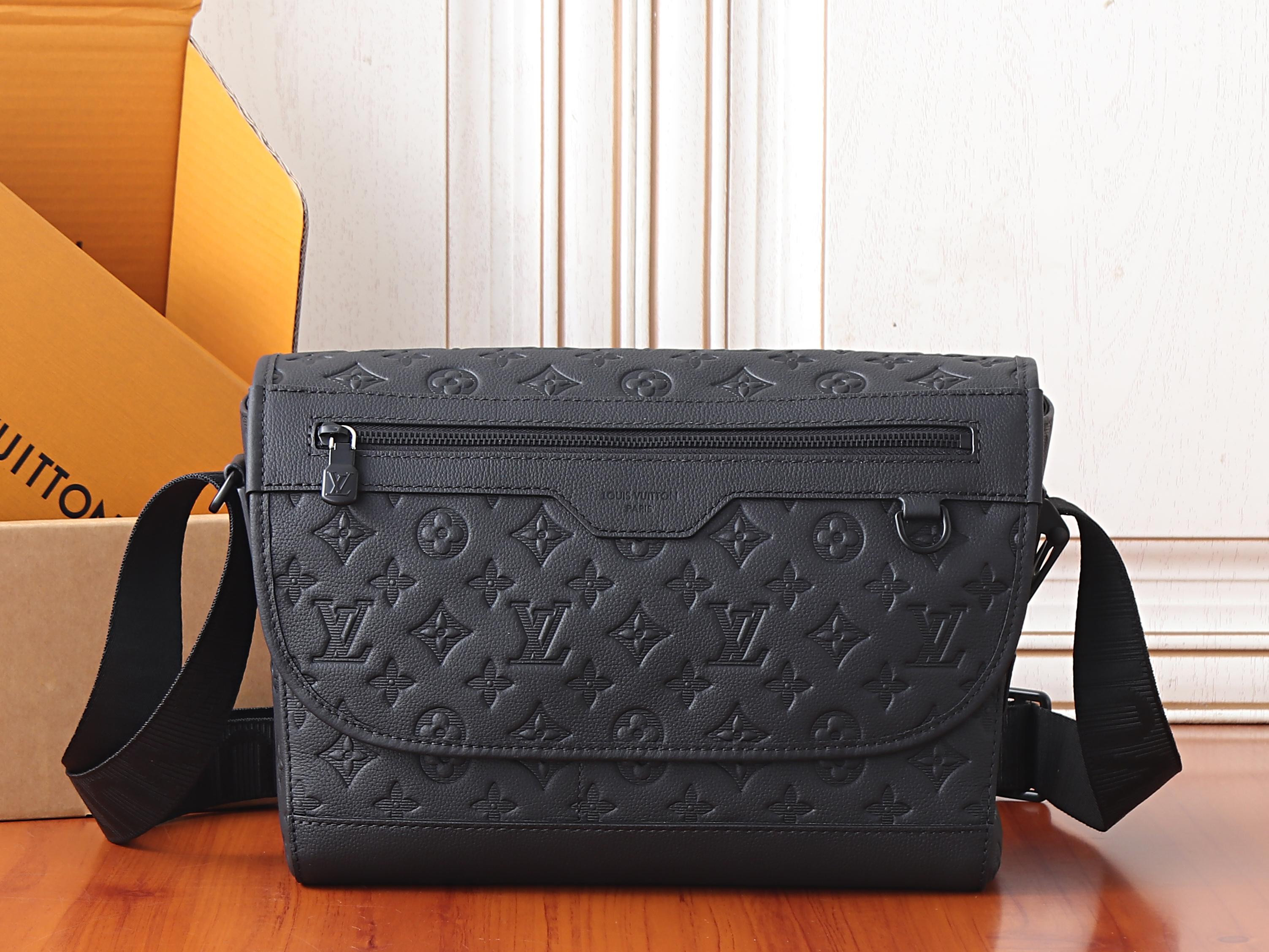 LV Courrier messenger bag M28781 37x27x12cm