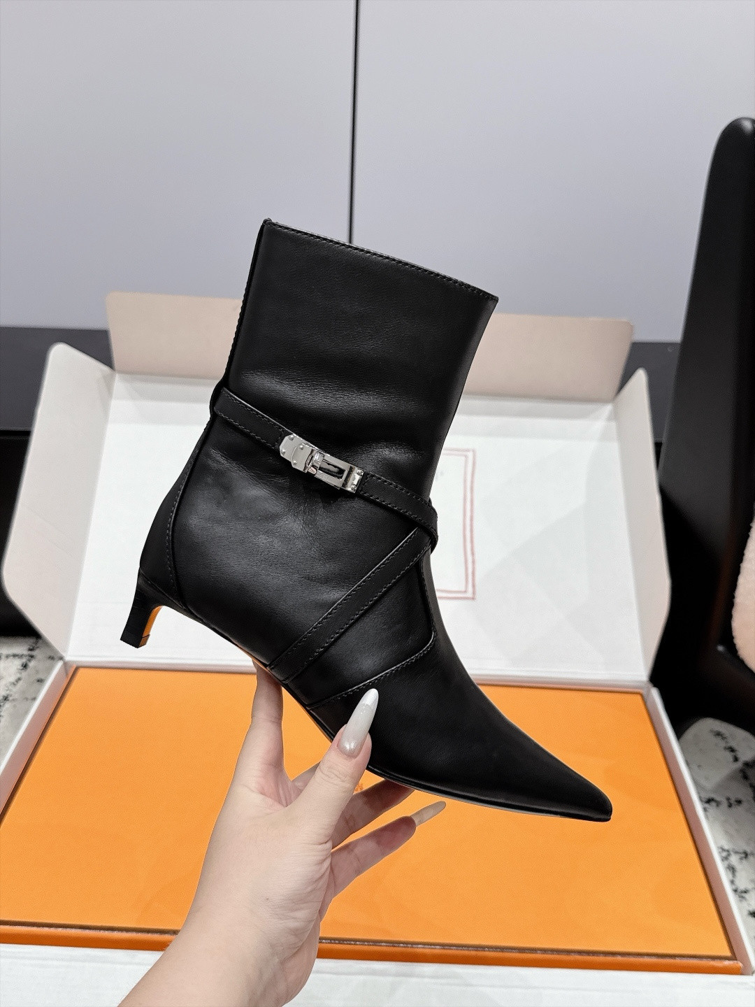 ua H**mes nice 40 ankle boot