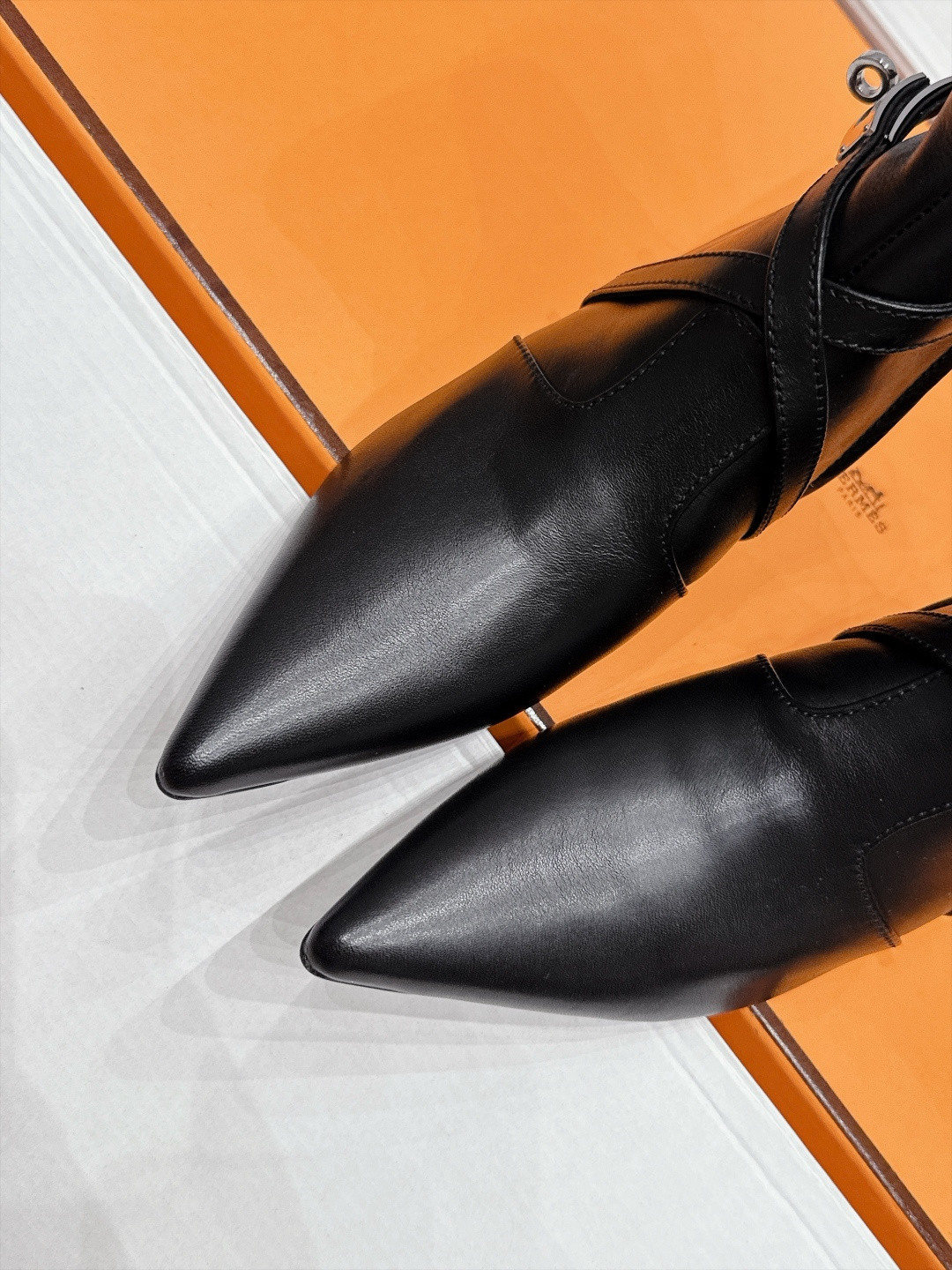ua H**mes nice 40 ankle boot