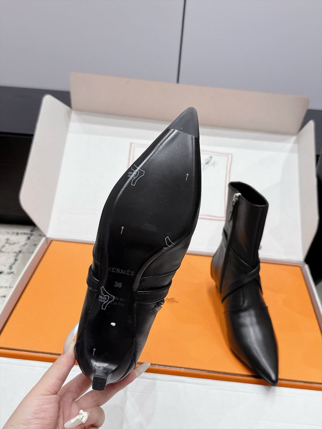 ua H**mes nice 40 ankle boot