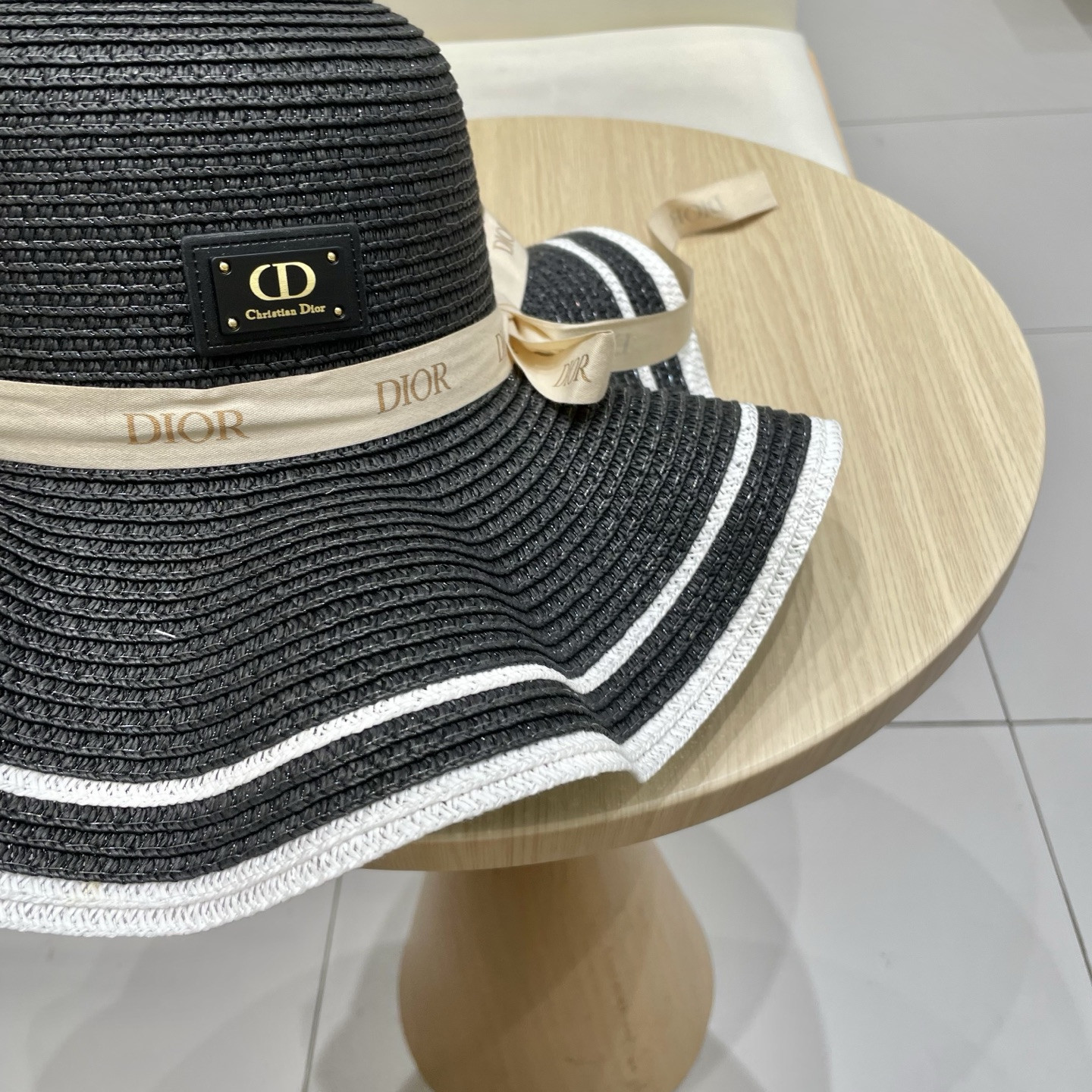 D*or straw hat 57cm head circumference