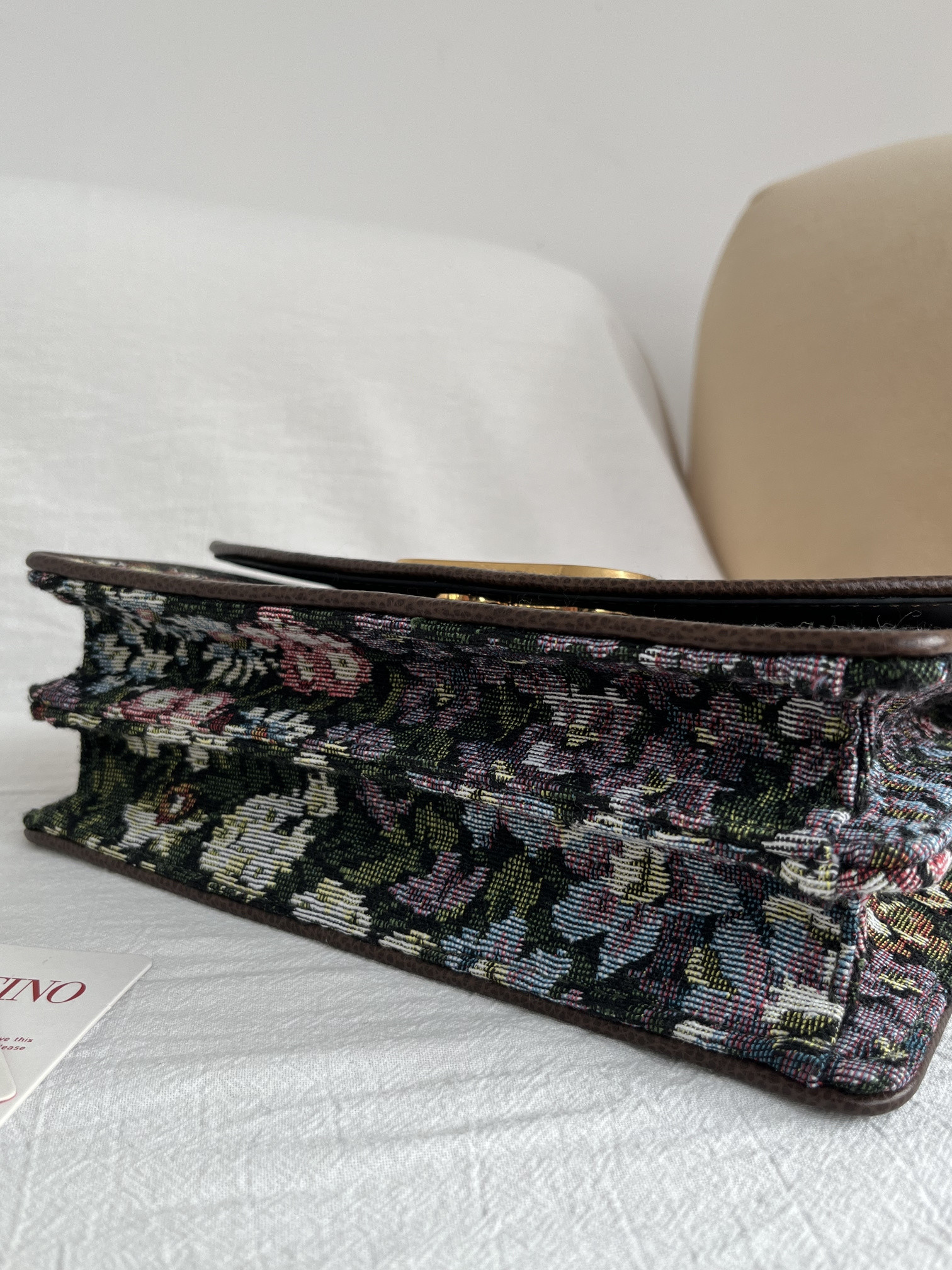 Va1e*ntin0 garavani vain embroidered shoulder bag 24x16x8cm