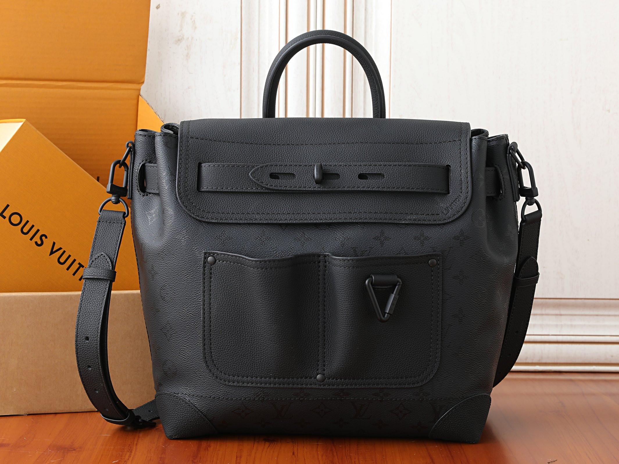 LV Steamer 30 Backpack M2A253 32 x 33 x 14 cm