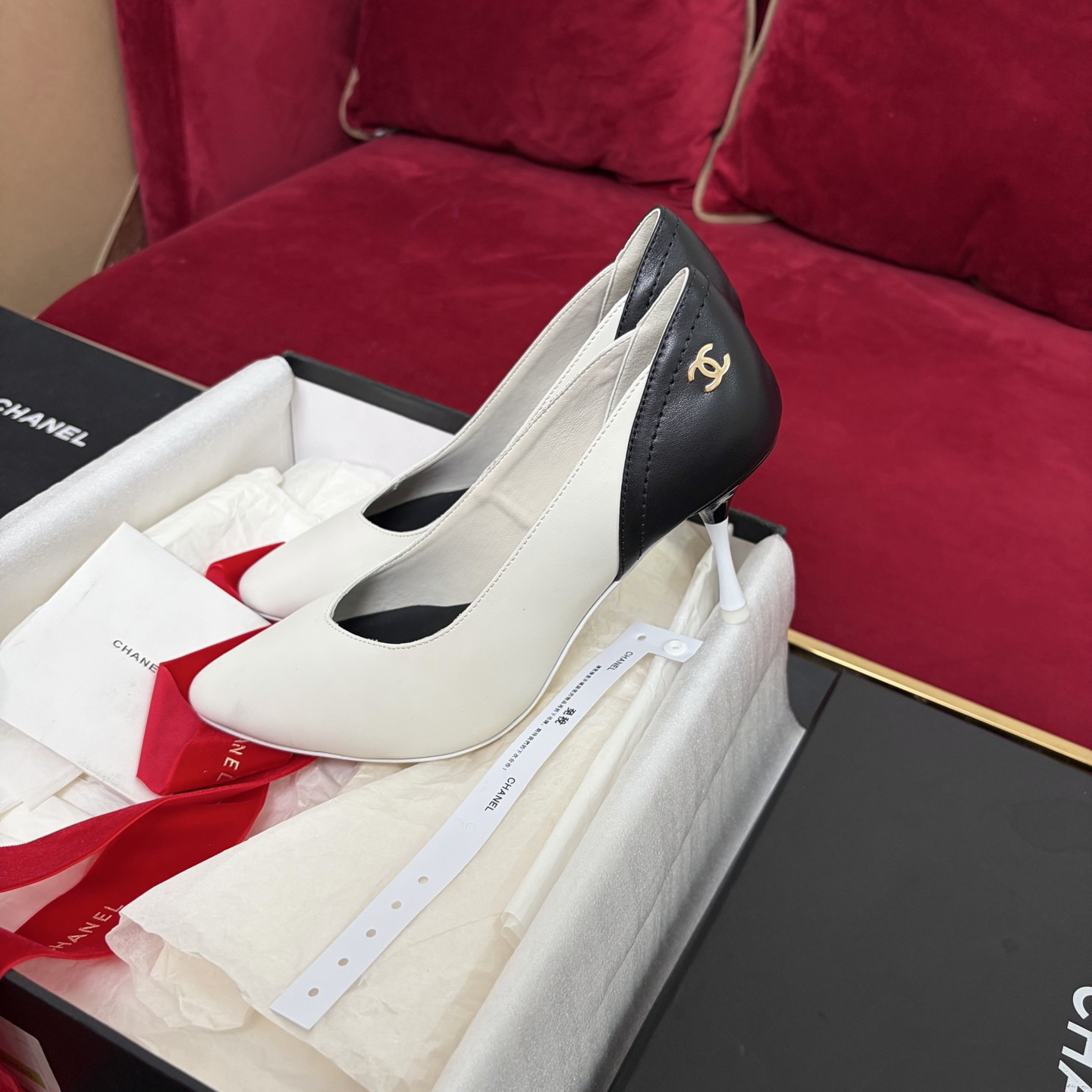 ua Ch*el pumps