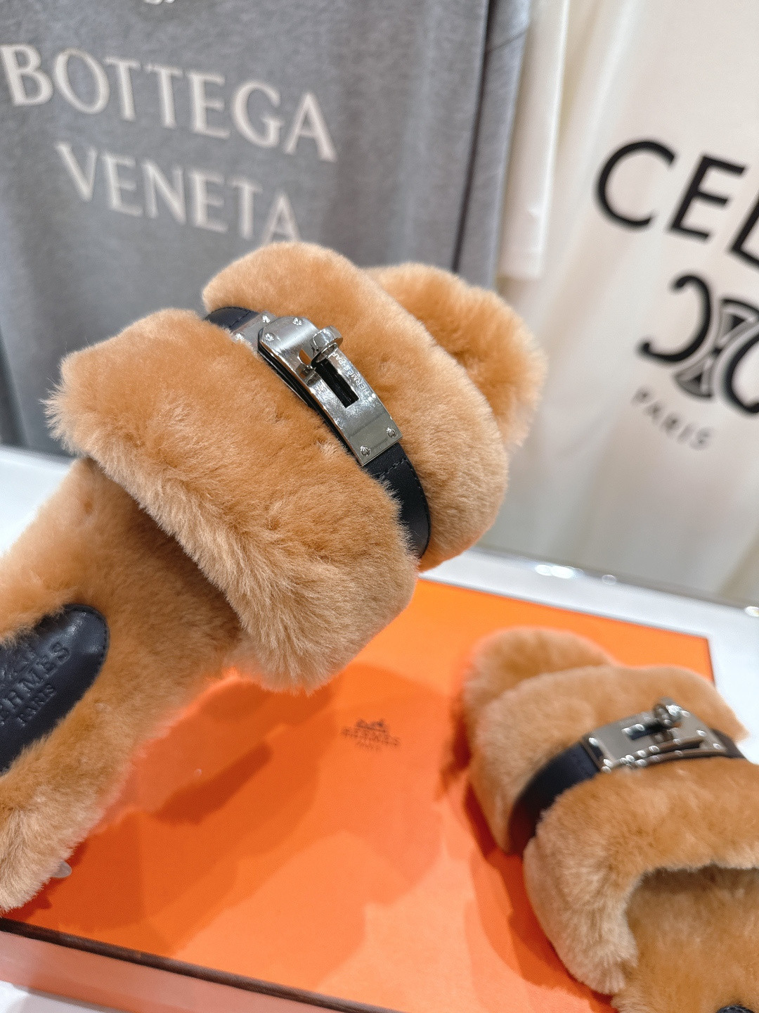 ua H**mes giulia sandal