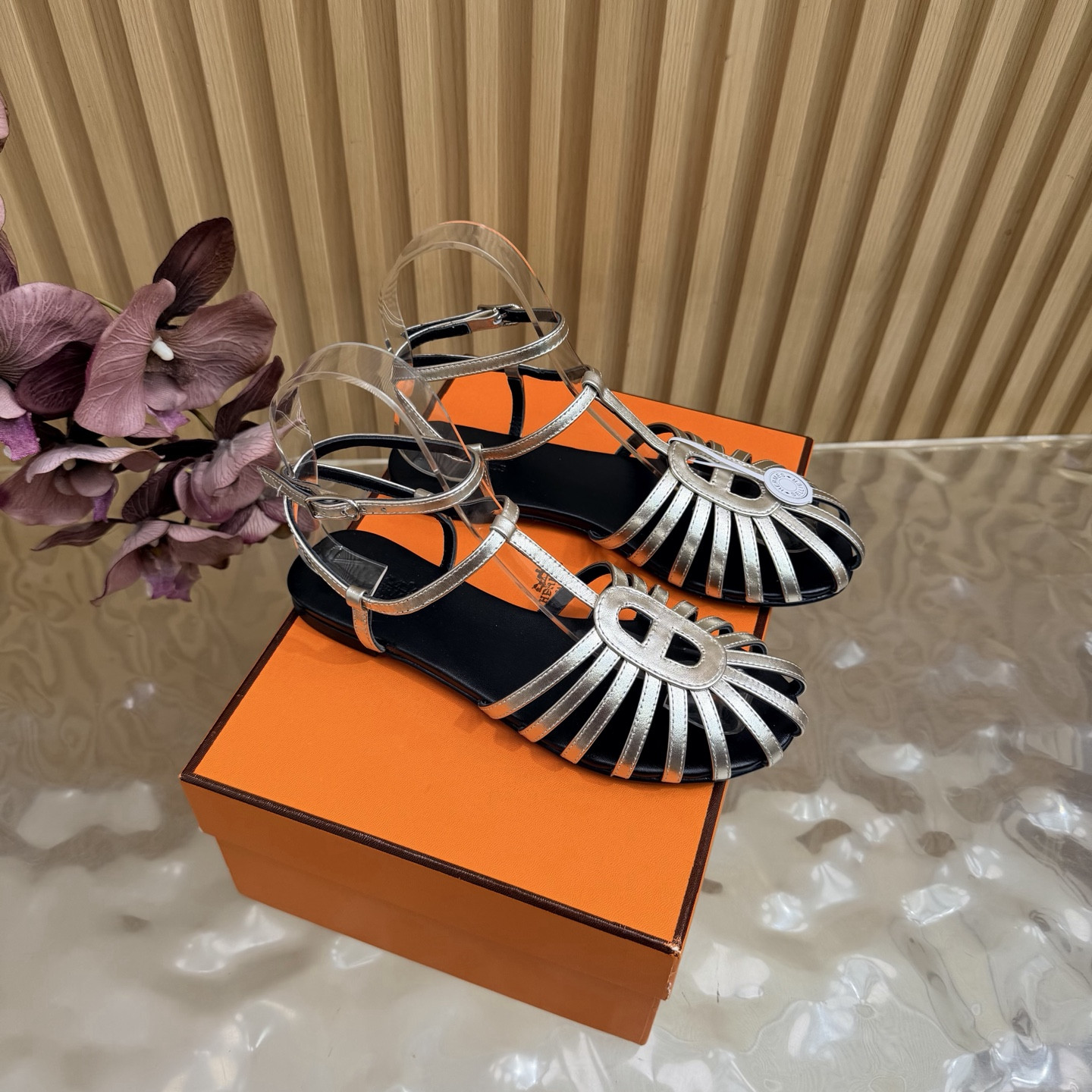 ua H**mes nour sandal