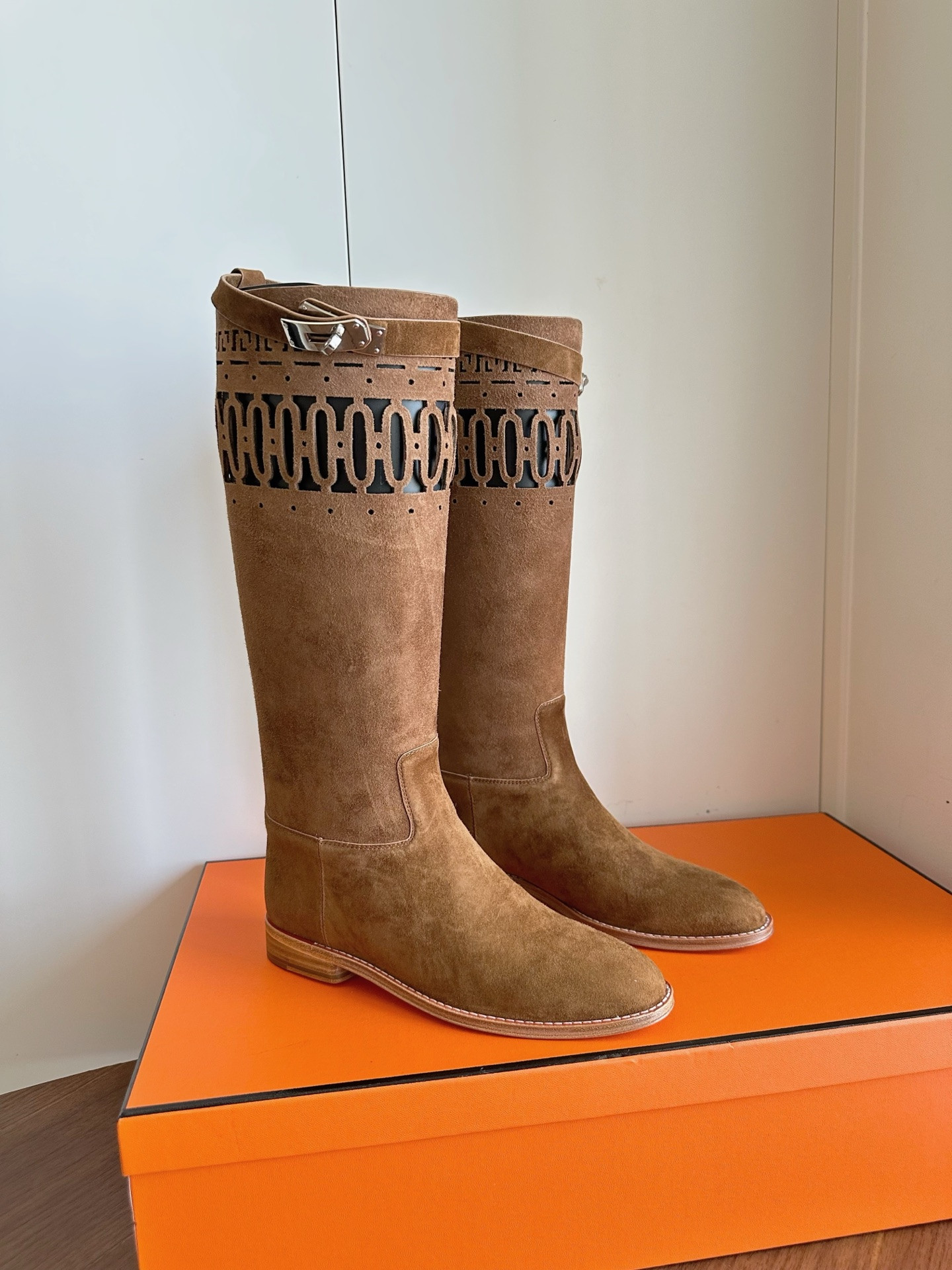 ua H**mes jumping boot