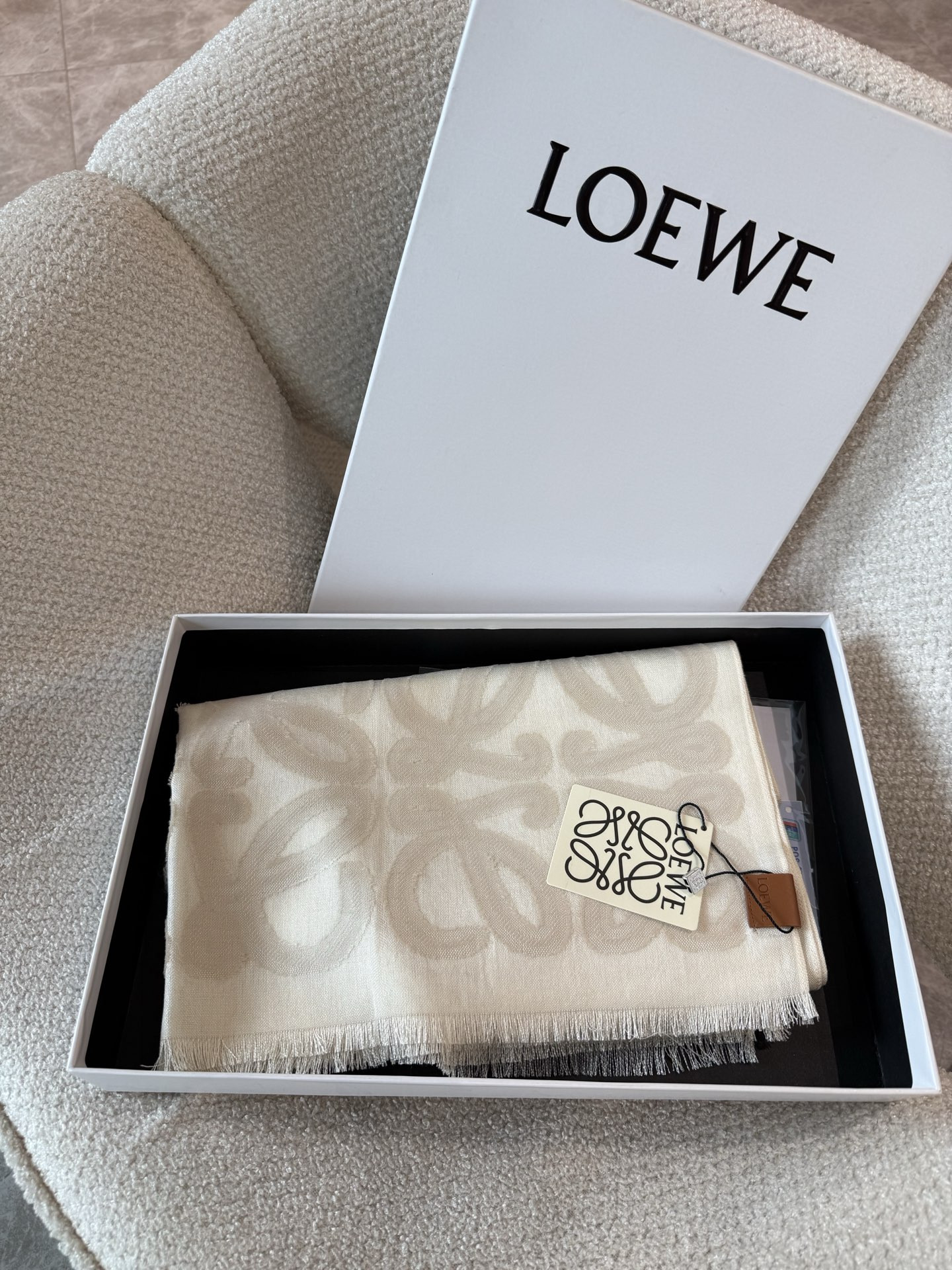 L0ew* scarf 60x180cm 42% cotton,41% wool,17% mulberry silk