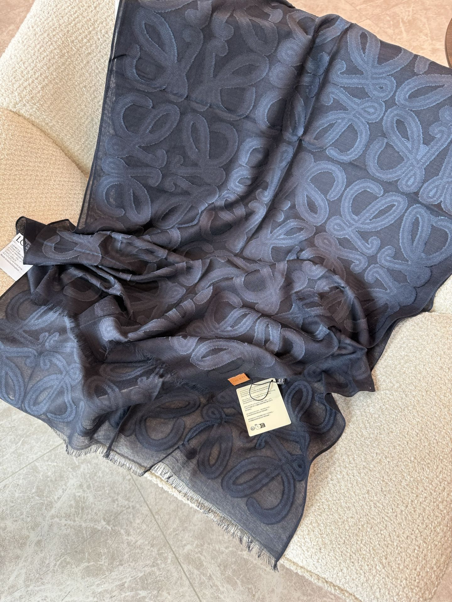 L0ew* scarf 60x180cm 42% cotton,41% wool,17% mulberry silk