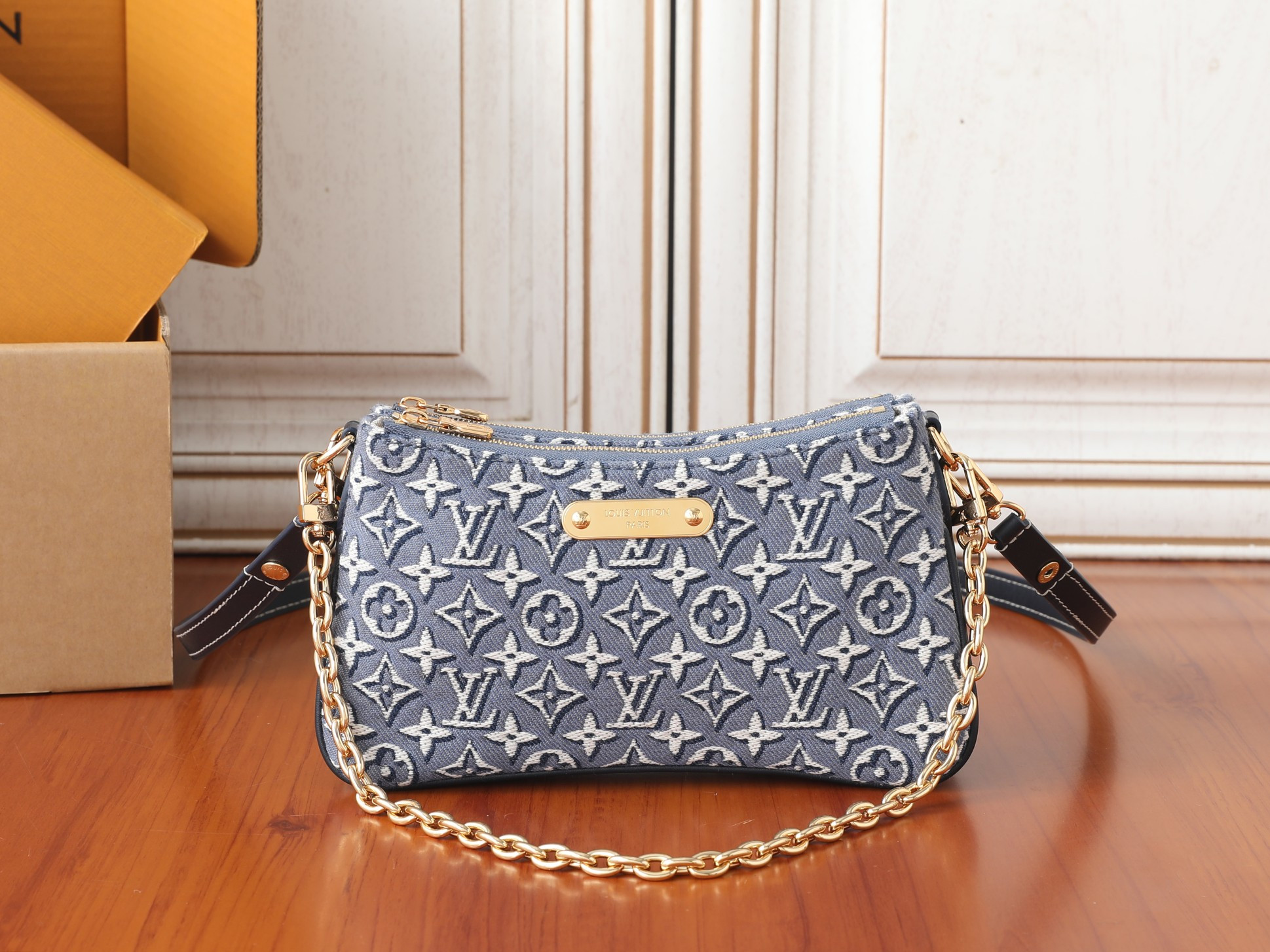 LV Liv Pochette M29895 24.5 x 13.5 x 6.5 cm