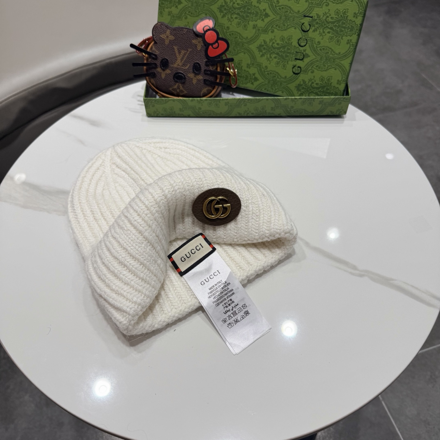 G*u*i beanie