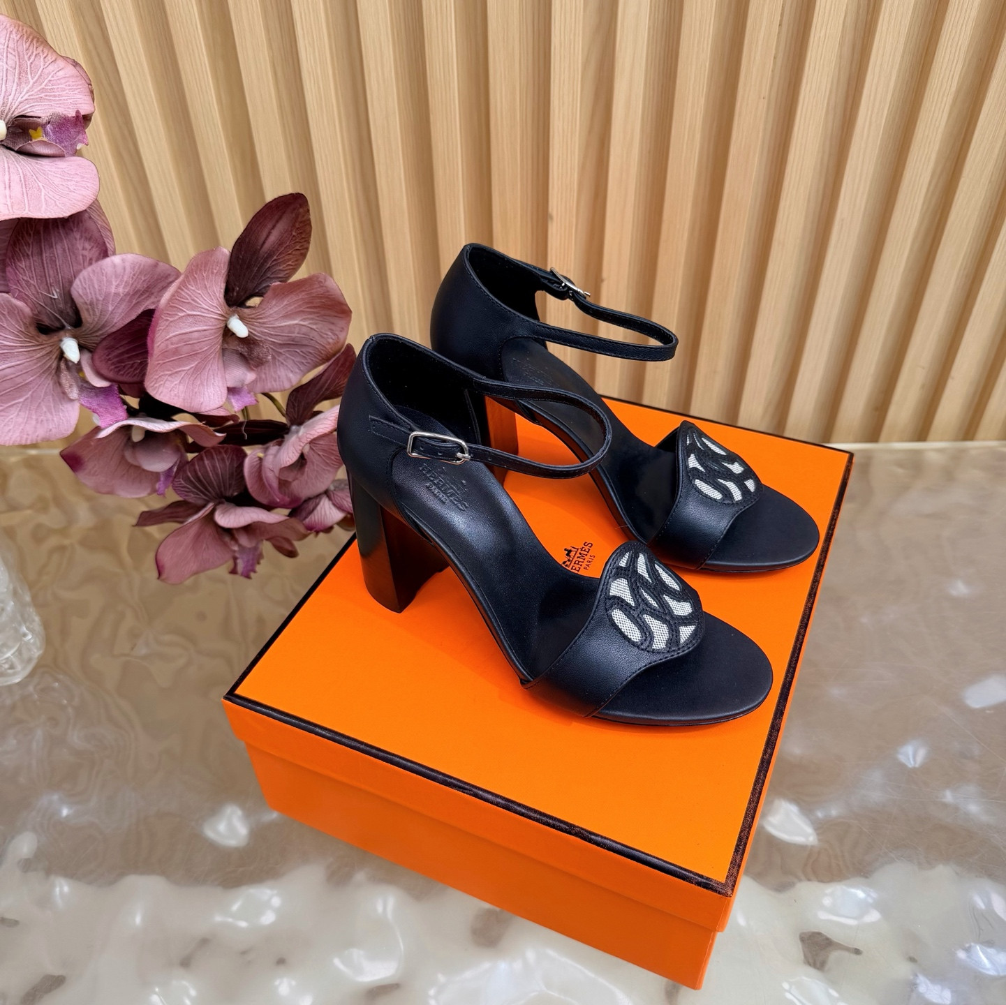 ua H**mes marquise sandal